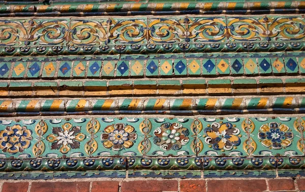 Fragmento de ornamento de fachada de ch velho — Fotografia de Stock