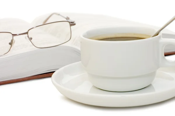 Boken och koppen från kaffe — Stockfoto