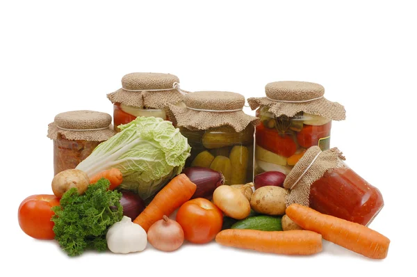 Frisches und konserviertes Gemüse — Stockfoto