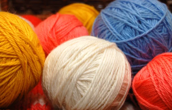 Bolas multicolores de lana — Foto de Stock