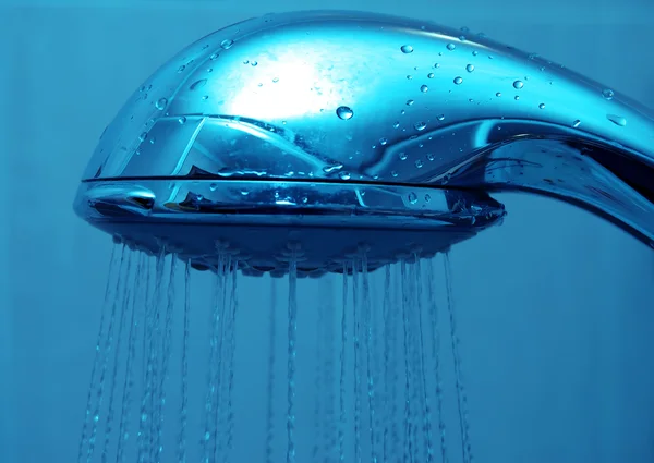 Verse douche schoon blauw water jet — Stockfoto