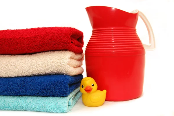 As toalhas de cor combinadas com um brinquedo — Fotografia de Stock