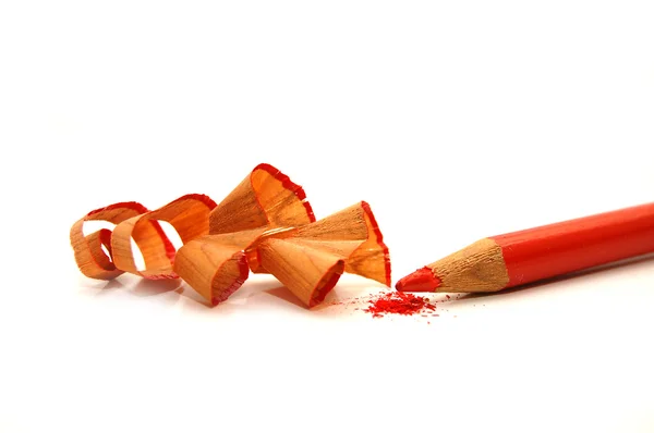 Kırmızı kalem ve kalemtıraş bir tıraş ile — Stok fotoğraf