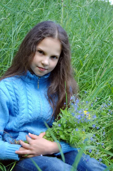 Little girl with wild flowers — Stock Photo, Image