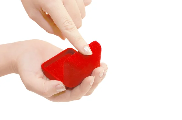 Rode vak onder een juweel in een hand — Stockfoto