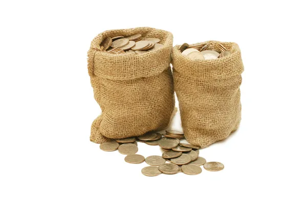 Monedas de dinero en bolsa aisladas en blanco — Foto de Stock