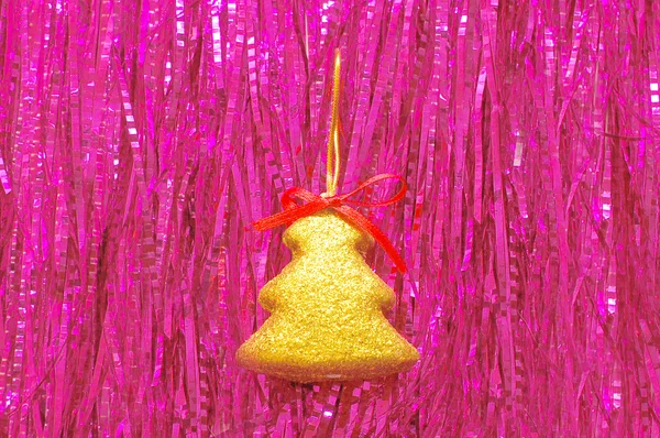 Ornamento de Natal contra de um ouropel — Fotografia de Stock