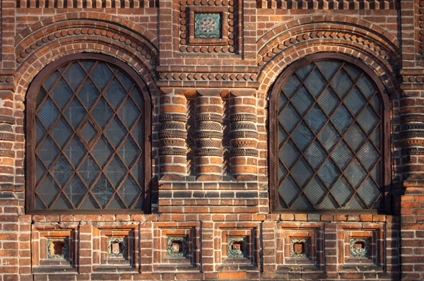 片段的老教堂的门面装饰 — 图库照片