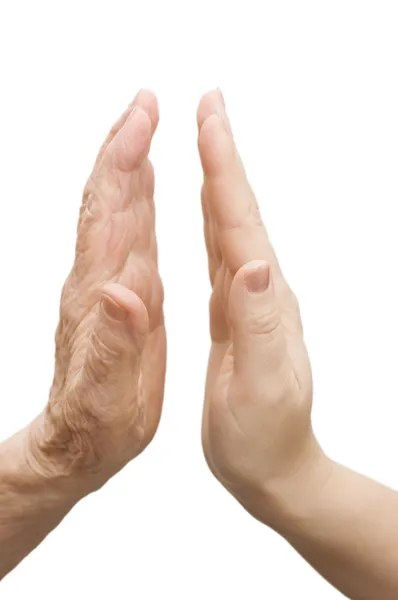 Mains de jeune femme et homme âgé — Photo