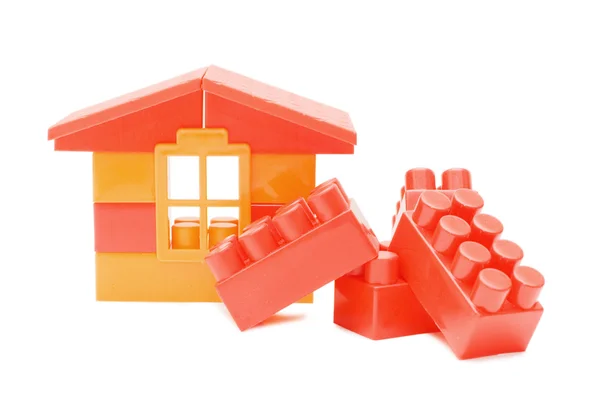 Speelgoed huis geïsoleerd op witte achtergrond — Stockfoto