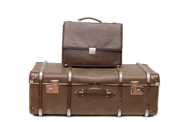 分離された古いスーツケースのヒープ — ストック写真