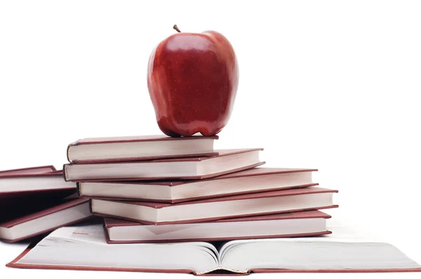 Στοίβα βιβλία και μήλο απομονωθεί — Φωτογραφία Αρχείου