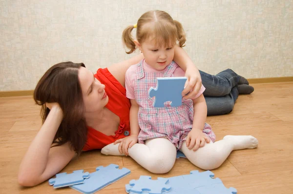 Mum with the daughter play to a room — Stock Photo, Image