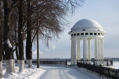 Rotunda on river Volga quay in Yaroslavl clipart