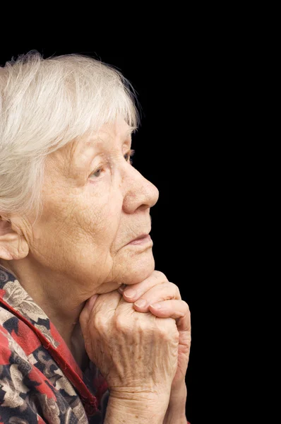 늙은 여자는 블랙에 기도 — 스톡 사진