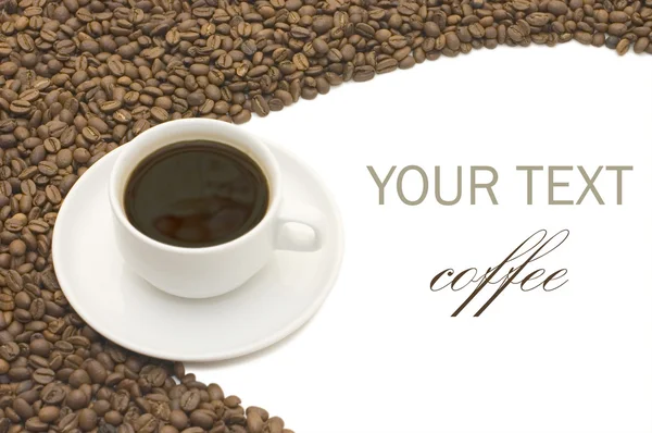 Kaffeetasse und Korn auf Weiß — Stockfoto