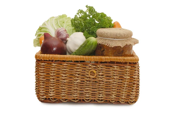 Friss, konzerv zöldségek kékszemű dobozban — Stock Fotó