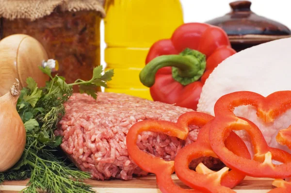 新鮮な肉とさまざまなコンポーネント — ストック写真