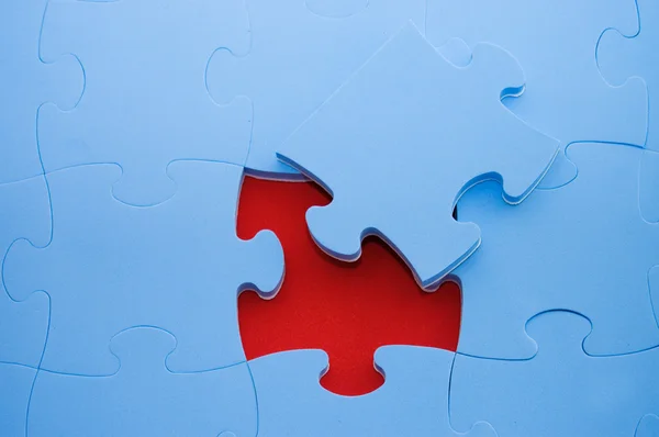 Liet een deel van een blauwe puzzel — Stockfoto