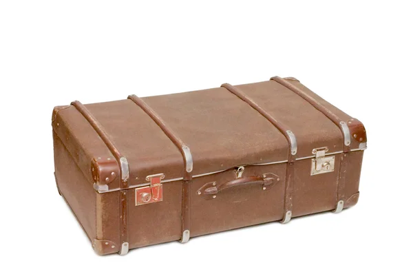 Vecchia valigia isolata su bianco — Foto Stock