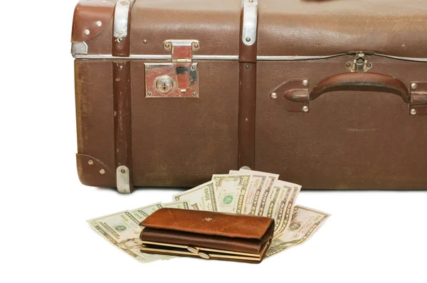 O dinheiro põe-se em uma velha mala — Fotografia de Stock