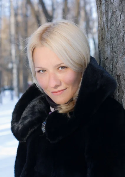 겨울에 여자의 초상화 — 스톡 사진