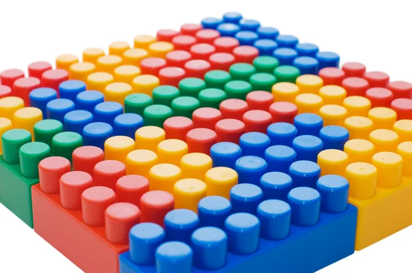 Многоцветные пластиковые блоки на белом — стоковое фото