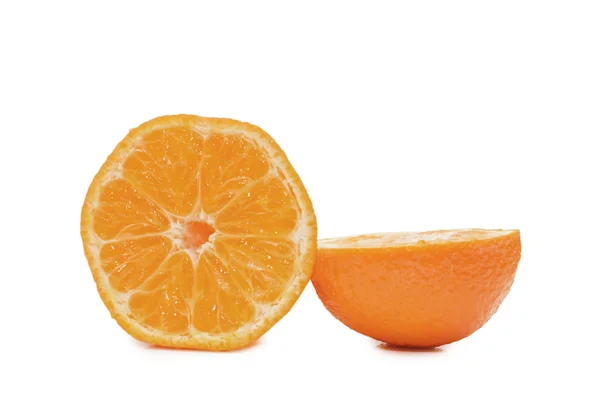 Mandarinas frescas aisladas en blanco — Foto de Stock