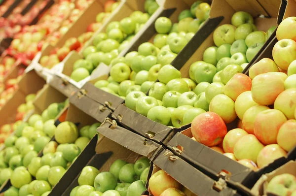 Frukt avsnitt i stormarknad — Stockfoto