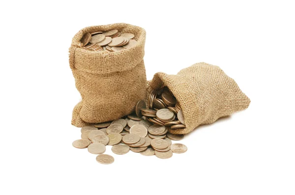 Monety pieniężne w torbie izolowane na biało — Zdjęcie stockowe