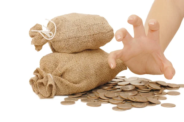 La mano protege las bolsas con dinero — Foto de Stock