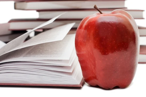 堆栈的书籍和孤立的苹果 — 图库照片