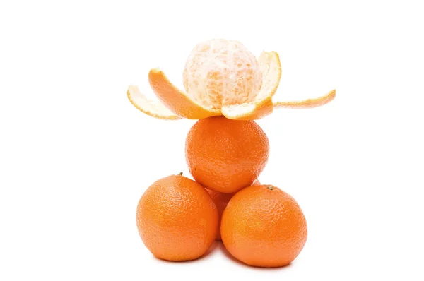 Färska mandariner isolerad på vit — Stockfoto