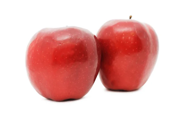 Due mele rosse isolate su bianco — Foto Stock