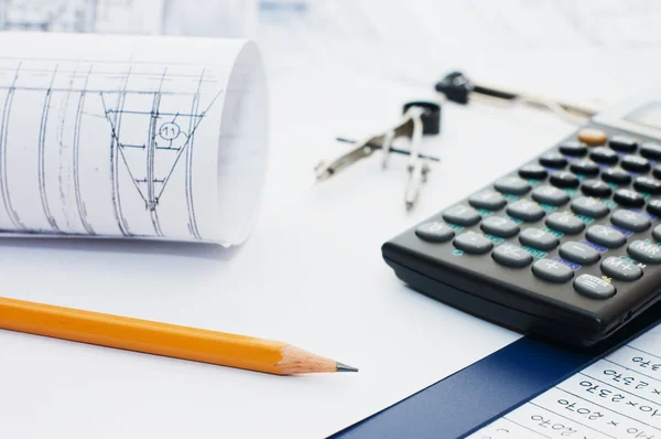 A vágólap ceruza és a számológép — Stock Fotó