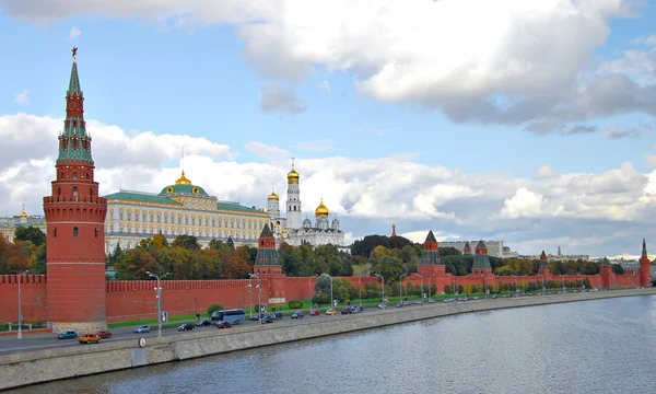Moskau kremlin, kremlin damm — Stockfoto