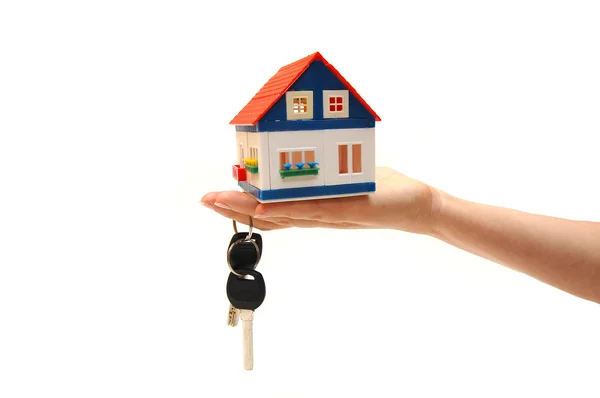 Conceito de uma mão segurando as chaves da casa — Fotografia de Stock