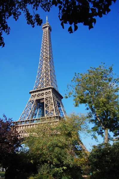 Tour d'Eiffel in the blue sky — Stock Photo, Image