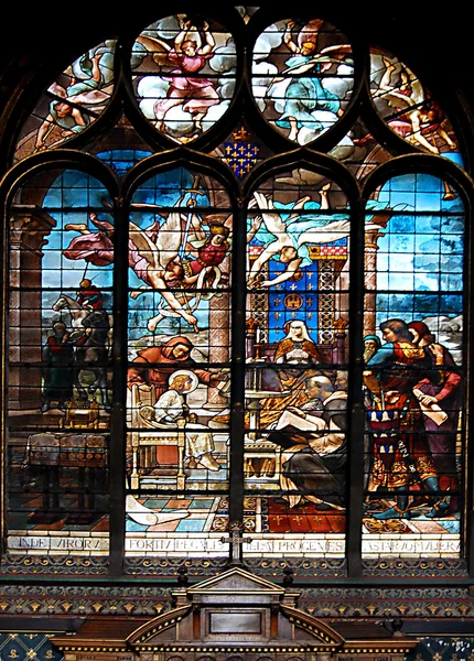 在教会里的玻璃窗口 — 图库照片