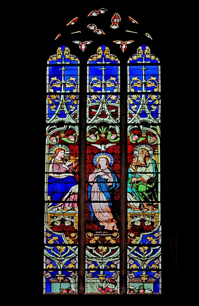 在卢森堡教堂彩绘玻璃 — 图库照片