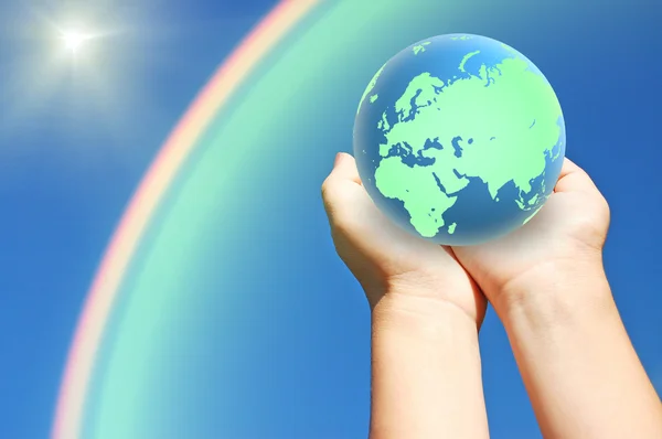 Globus des Planeten Erde in Händen — Stockfoto