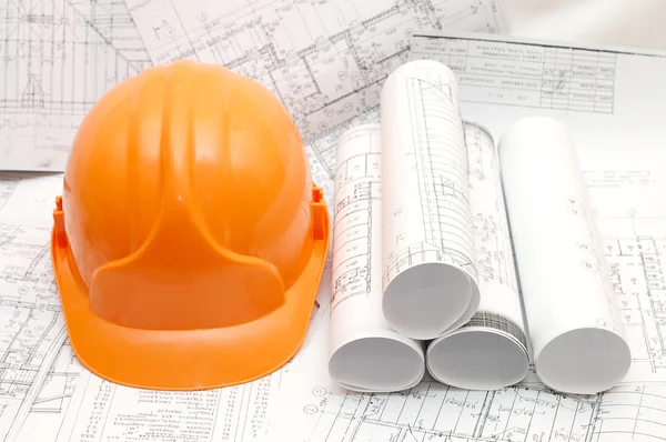 Oranje helm op de huis-project — Stockfoto