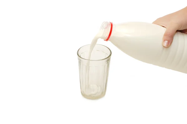 Ruka s mlékem láhve a sklo — Stock fotografie