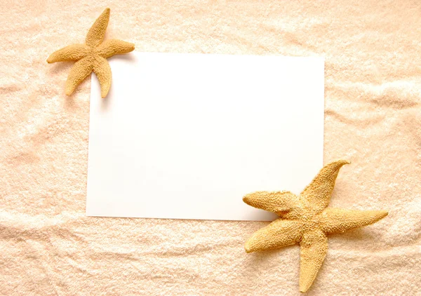 Carta de las vacaciones de verano sobre fondo de toalla —  Fotos de Stock