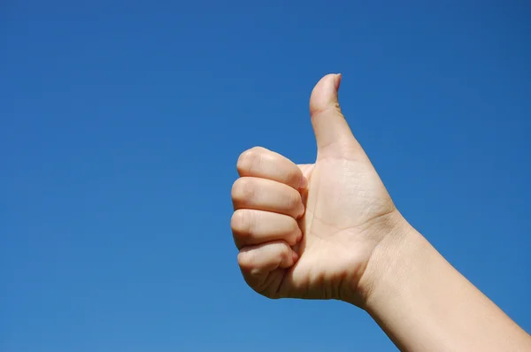 Thumbs up sign against blue sky — Stock Photo, Image
