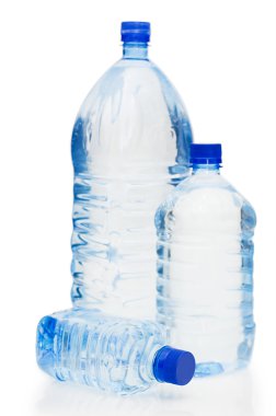 botellas de agua aisladas en blanco