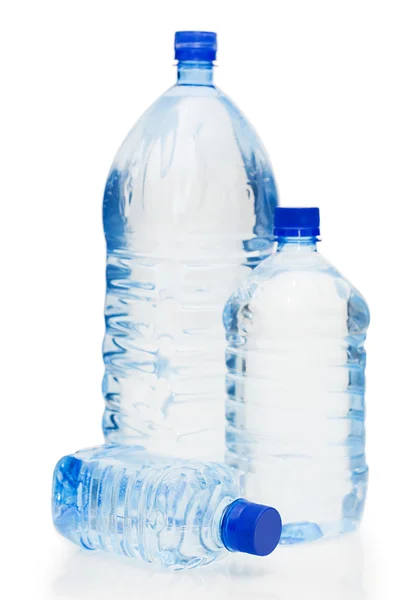 Flessen water geïsoleerd op de witte Stockafbeelding