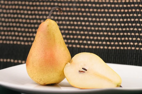 Päron å sidan av man — Stockfoto