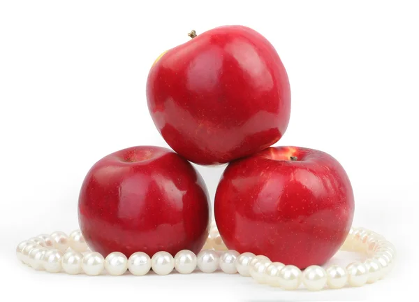 Яблоки и жемчуг — стоковое фото