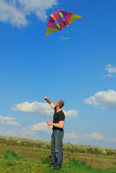 Young man flying a kite — Stock Photo, Image